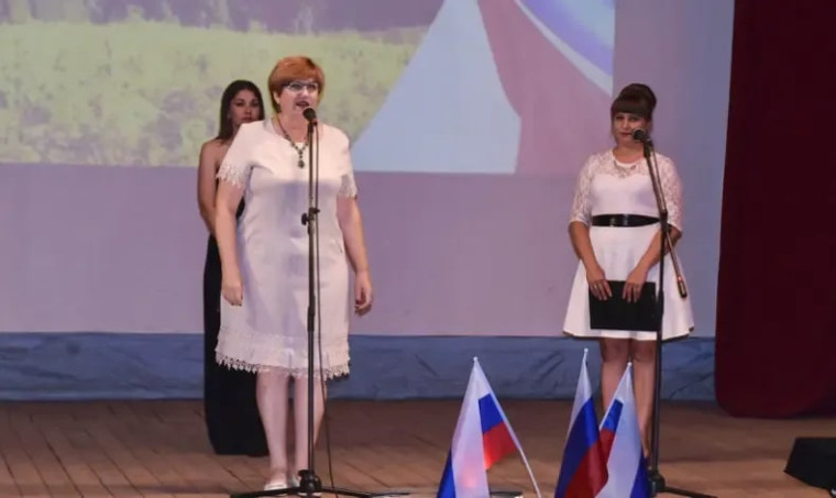 Праздничный концерт «У моей России очи голубые…». Праздничный концерт «У моей России очи голубые…».